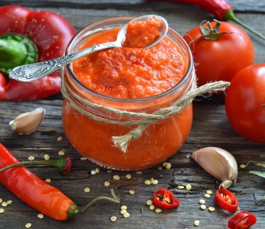 Домашний кетчуп из свежих помидоров и болгарского перца