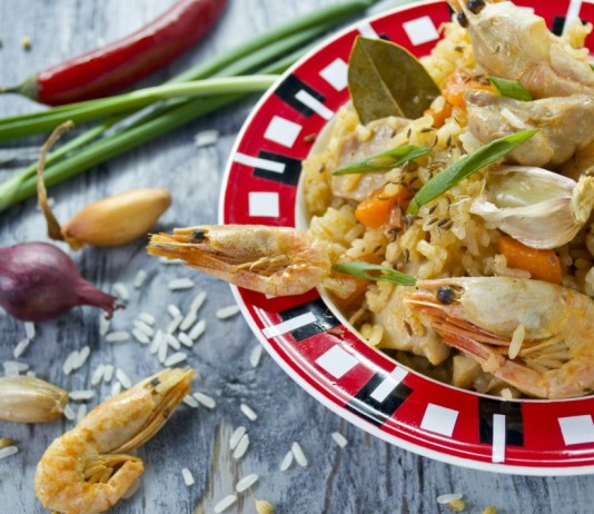 Плов с курицей и креветками