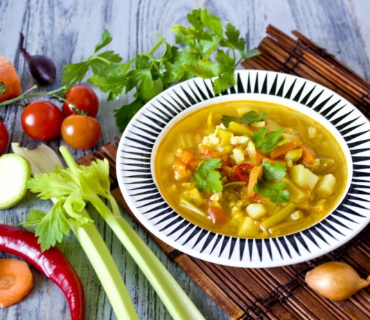 Суп из куриной грудки с цуккини и куркумой - Рецепты Суп из куриной грудки с цуккини и куркумой