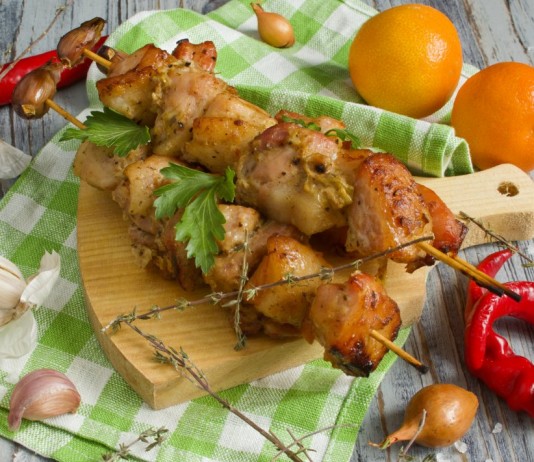 Шашлык из свинины на шпажке