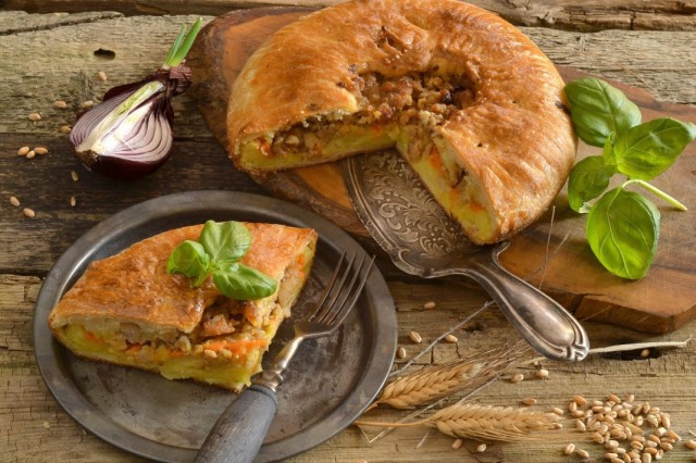 Английский пирог с картошкой и мясом