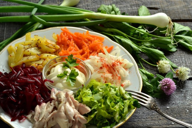 Салат из овощей с мясом «Радуга»