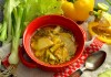Свежие щи с курицей и листовым салатом