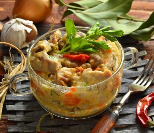 Куриные желудки тушеные в сметане - Основные блюда и гарниры Тушеные в сметане куриные желудки