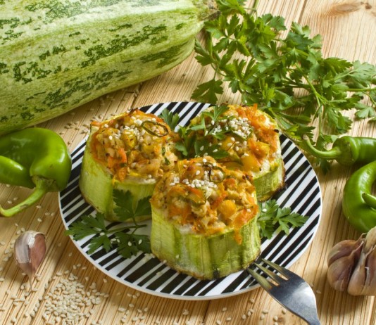 Фаршированные кабачки, запеченные в духовке