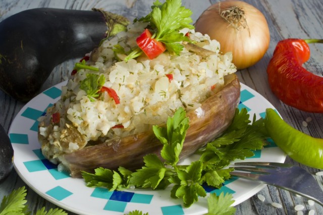 Баклажаны, фаршированные рисом и курицей