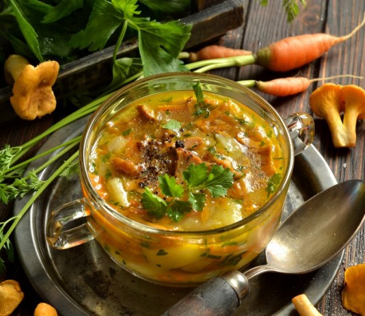 Грибной суп с лисичками