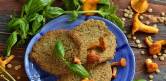 Котлеты из чечевицы с лисичками