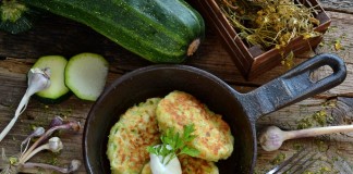 Вкусные оладьи из кабачков с сыром и чесноком