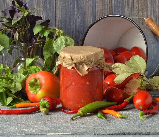 Помидоры в собственном соку с болгарским перцем на зиму