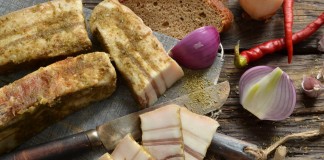 Вкусное домашнее сало из свиной грудинки