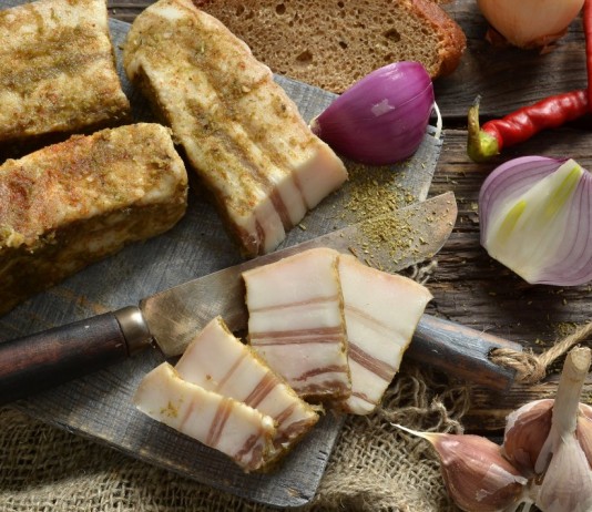 Вкусное домашнее сало из свиной грудинки - Рецепты Вкусное домашнее сало из свиной грудинки