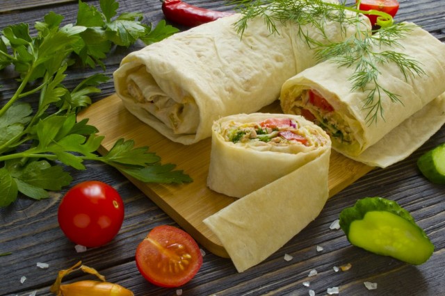 Роллы с курицей — «Цезарь ролл»