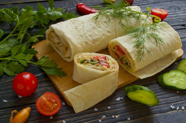 Роллы с курицей — «Цезарь ролл»