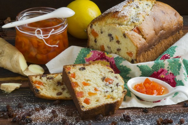Имбирный кекс с изюмом и морковным вареньем