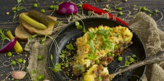 Картофельный пирог с фаршем и овощами