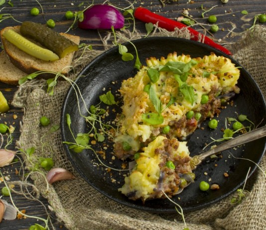 Картофельный пирог с фаршем и овощами