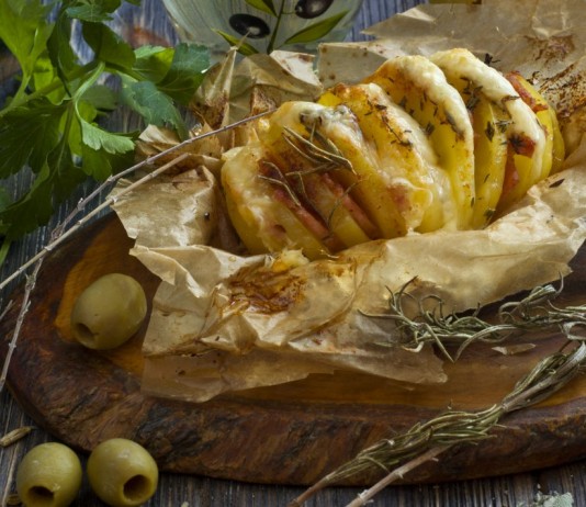 Печёная картошка-гармошка с ветчиной - Основные блюда и гарниры Печёная картошка-гармошка с ветчиной