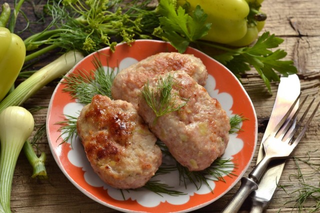 Мясные котлеты с отрубями и сладким перцем Мясные котлеты с отрубями и сладким перцем
