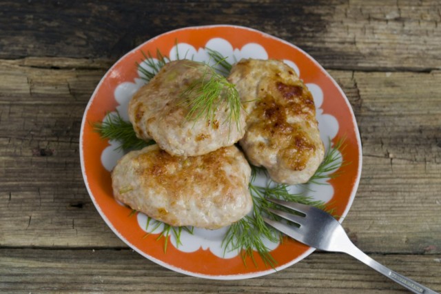 Мясные котлеты с отрубями и сладким перцем Мясные котлеты с отрубями и сладким перцем