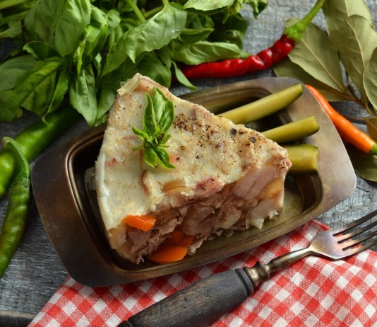 Студень из свиных ножек