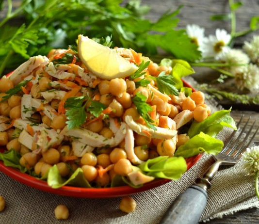 Салат с копченой курицей и нутом - Рецепты Салат с копченой курицей и нутом