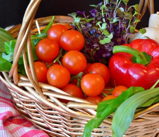 Овощи и зелень, выращенные с применением микробиологических удобрений