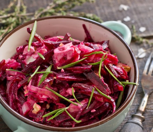 Салат из свёклы с луком, брынзой и грецкими орехами - Рецепты Салат из свёклы с луком, брынзой и грецкими орехами