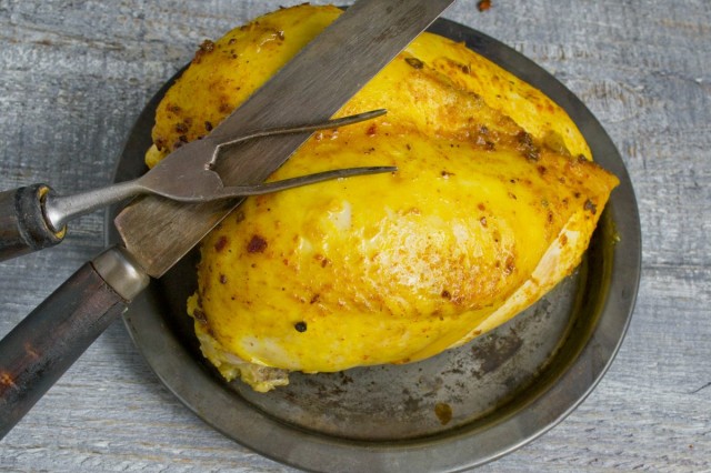 Куриная грудка, приготовленная с жидким дымом в духовке
