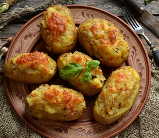 Печёная в духовке картошка