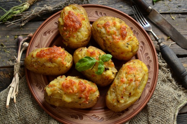 Печёная в духовке картошка