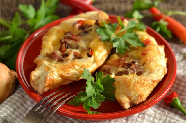 Слойки с мясом, картошкой и сыром