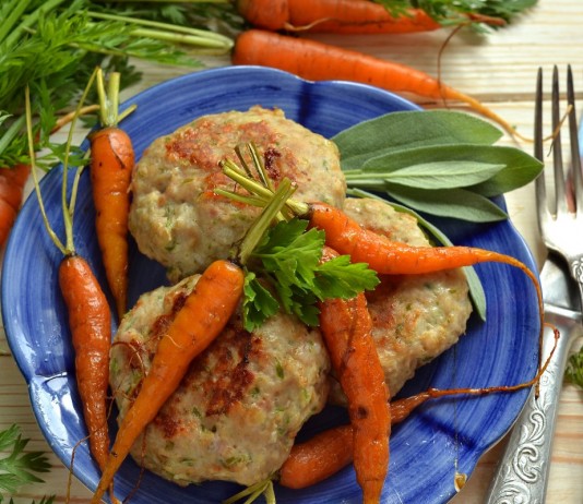 Вкусные мясные котлеты с геркулесом и овощами