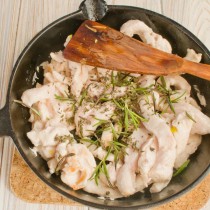 Обжариваем курицу на сковородке