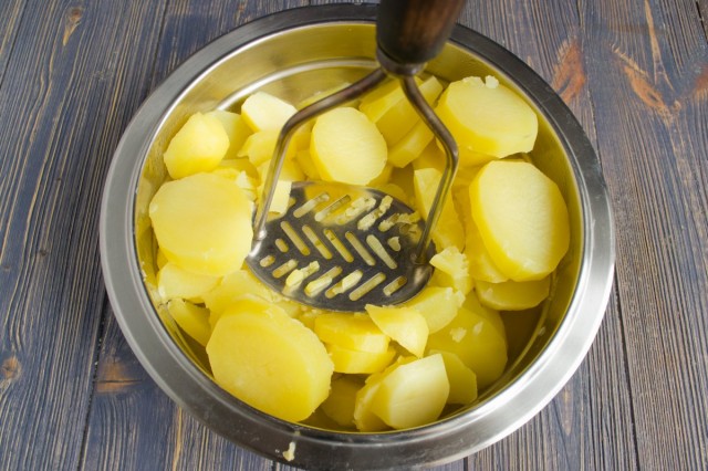 Делаем пюре из варёной картошки