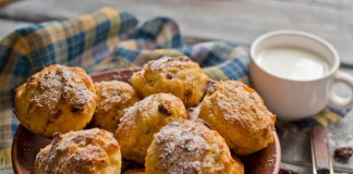 Творожные кексы с морковью, изюмом и корицей