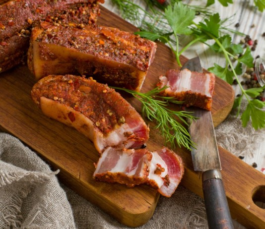 Солёная свиная грудинка в пакете