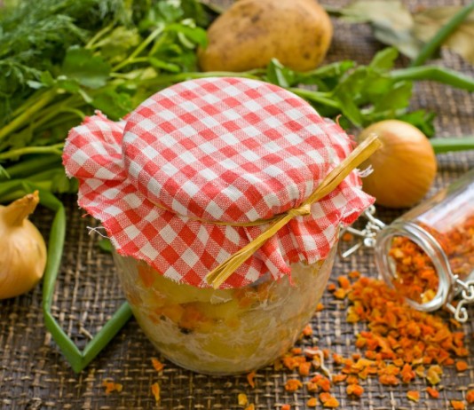 Домашняя заготовка в банке — курица с картошкой