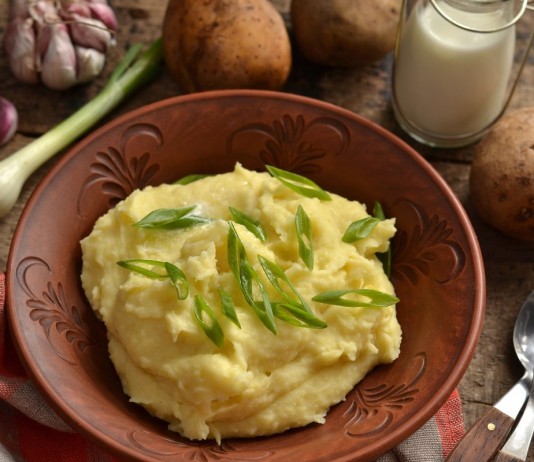 Картофельное пюре — рецепт с молоком и маслом - Основные блюда и гарниры Картофельное пюре - рецепт с молоком и маслом