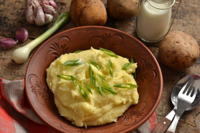 Картофельное пюре — рецепт с молоком и маслом Картофельное пюре — рецепт с молоком и маслом