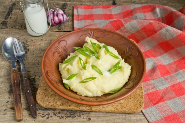Картофельное пюре с молоком и маслом готово! Картофельное пюре с молоком и маслом готово!