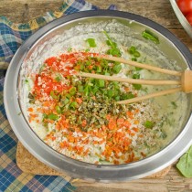 Добавляем приправы и солим по вкусу