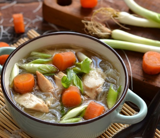 Куриный суп китайской кухни с фунчозой - Первые блюда Куриный суп китайской кухни с фунчозой