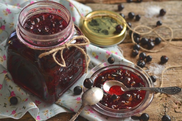 Чёрная смородина с сахаром на зиму «горячего» способа заготовки Чёрная смородина с сахаром на зиму «горячего» способа заготовки