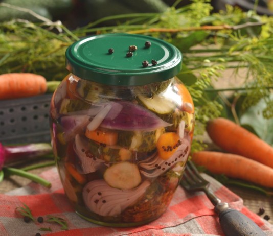 Салат на зиму «Сладкие огурчики»