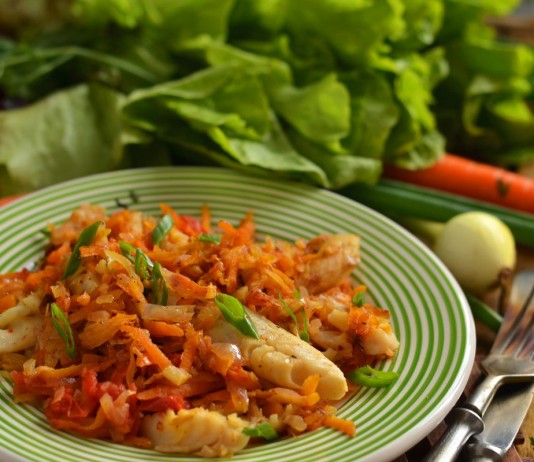 Хек с овощами — рыба для низкокалорийного, но вкусного меню