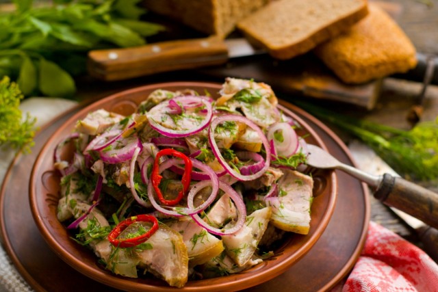 Деревенский мясной салат в маринаде из трав Деревенский мясной салат в маринаде из трав