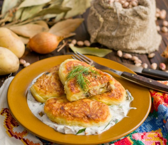 Картофельные котлеты с грибной начинкой