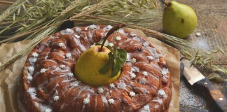 Пирог с грушами и яблоками