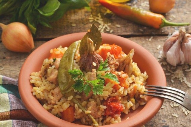 Плов с мясом для быстрого и сытного ужина Плов с мясом для быстрого и сытного ужина